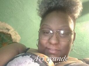 Ari_grande