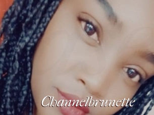 Channelbrunette