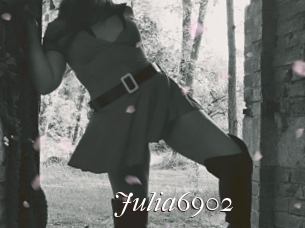 Julia6902