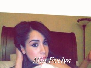 Mia_Evelyn