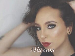 Mia_cum