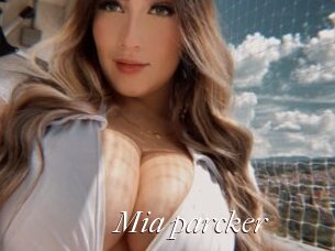 Mia_parcker